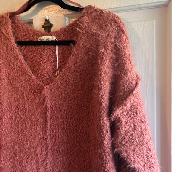 New In Sweater Sz Small - Picture 2 of 7